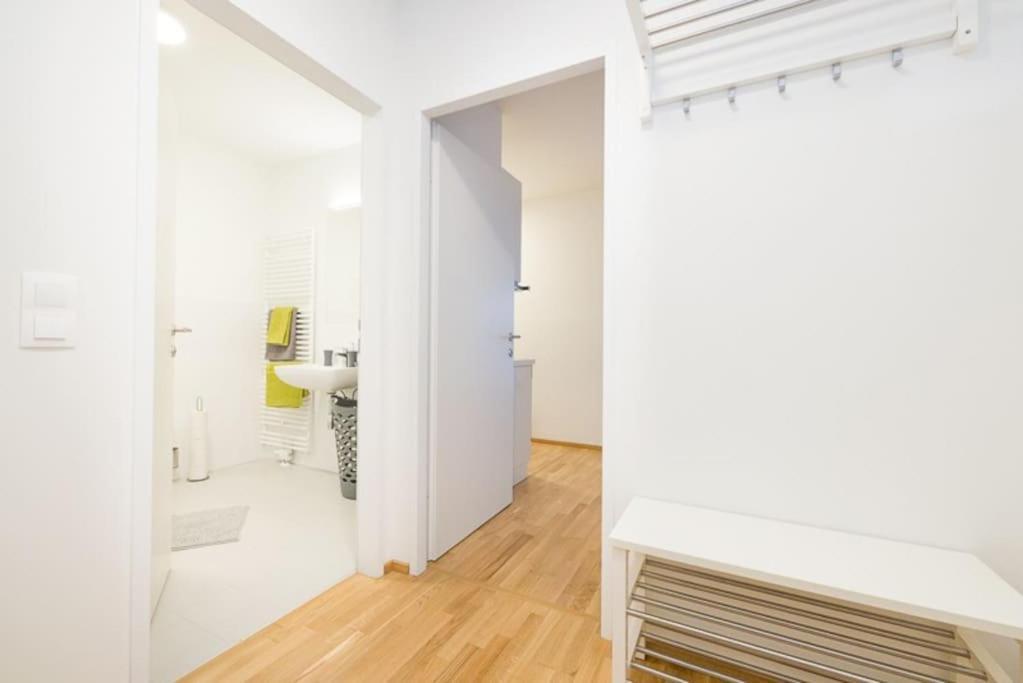 Premium City Apartment With Balcony! Free Garage Parking Included! Vídeň Exteriér fotografie