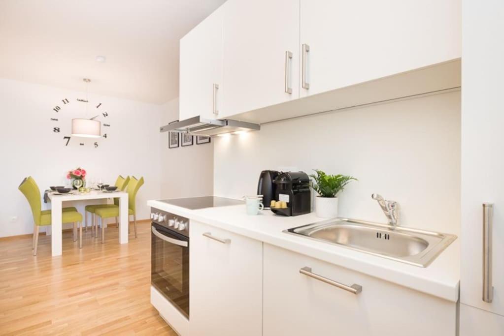 Premium City Apartment With Balcony! Free Garage Parking Included! Vídeň Exteriér fotografie