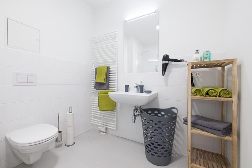 Premium City Apartment With Balcony! Free Garage Parking Included! Vídeň Exteriér fotografie